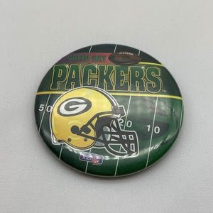 Vintage Team NFL Green Bay Packers Field Helmet Logo Collectible Button Pin.